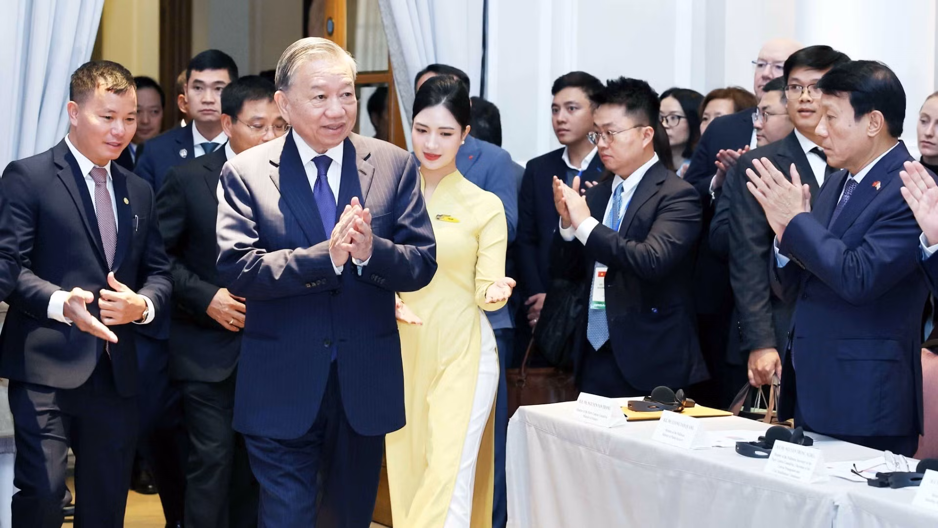 El secretario general del Partido Comunista de Vietnam (PCV), To Lam, asiste a la Conferencia Económica de Alto Nivel Vietnam–Reino Unido.