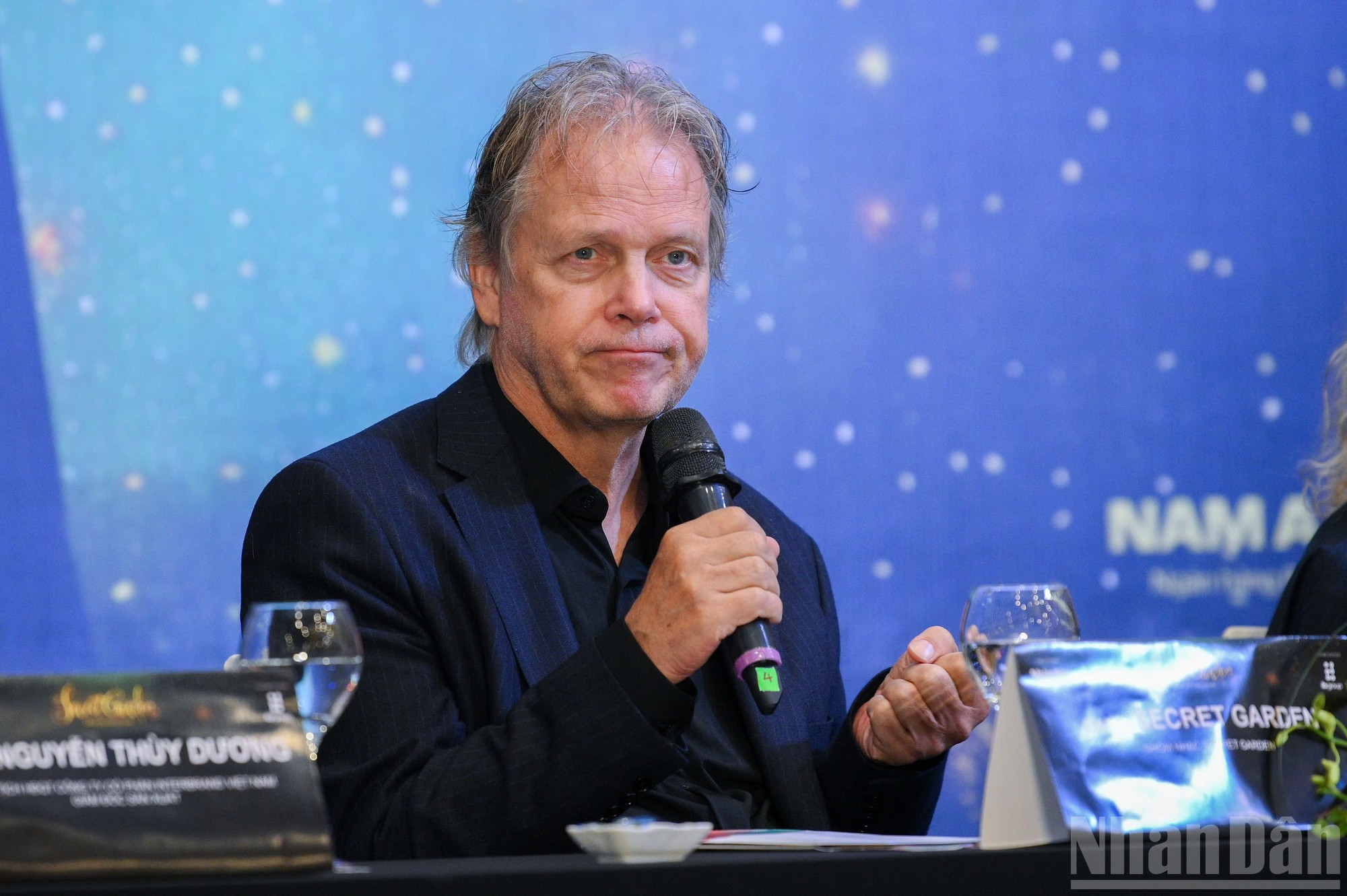 El artista Rolf Løvland comparte que él y su compañera, Fionnuala Sherry, tienen una conexión especial a la hora de crear música.