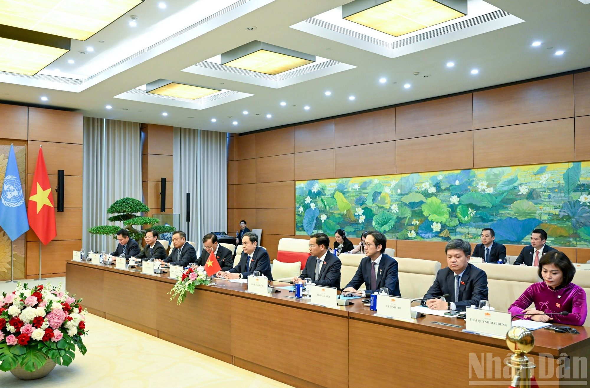 Asistentes vietnamitas en la reunión.