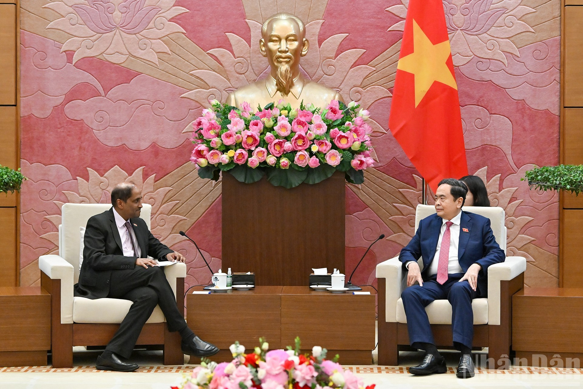 Thanh Man y Jaya Ratnam.