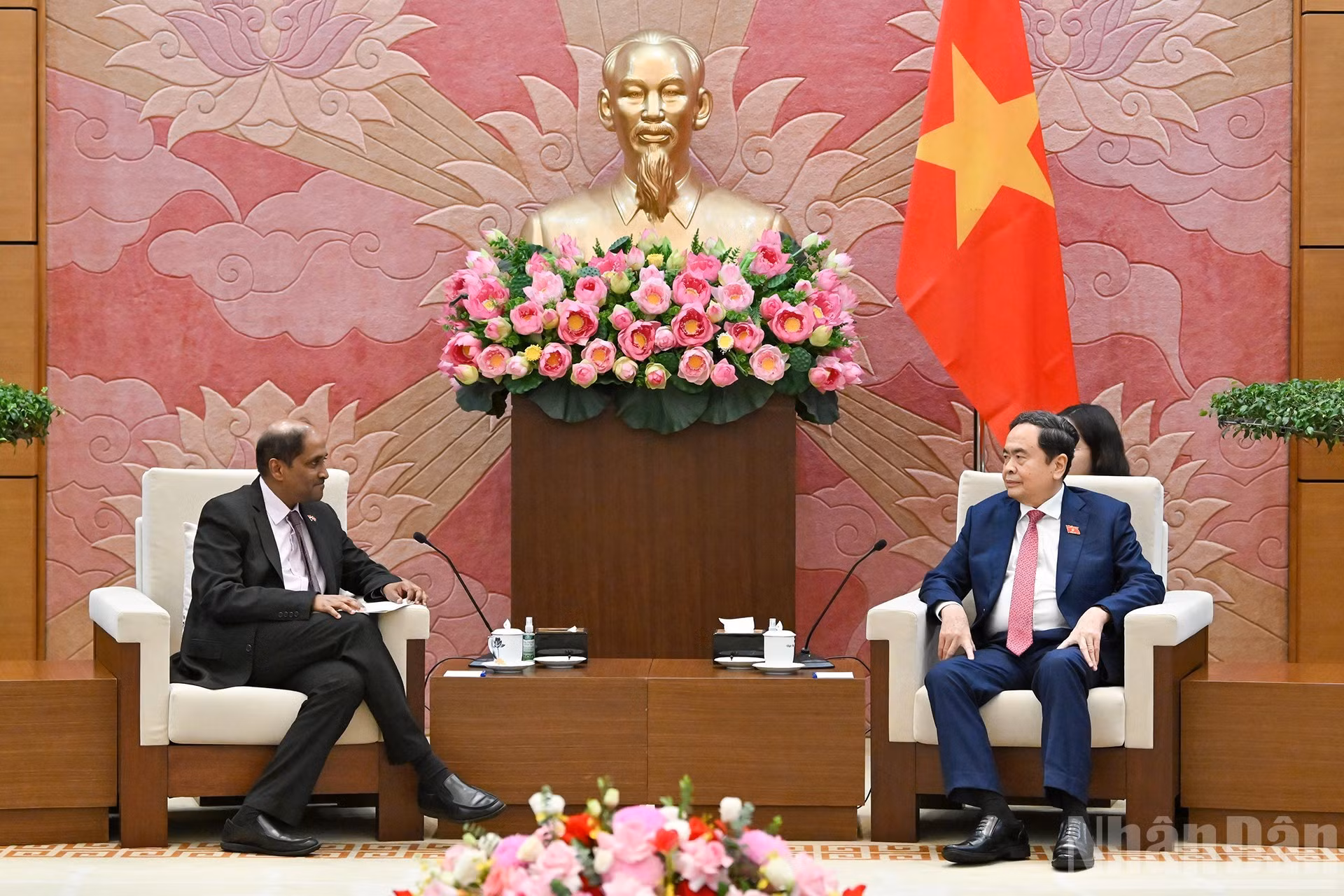 Thanh Man y Jaya Ratnam.