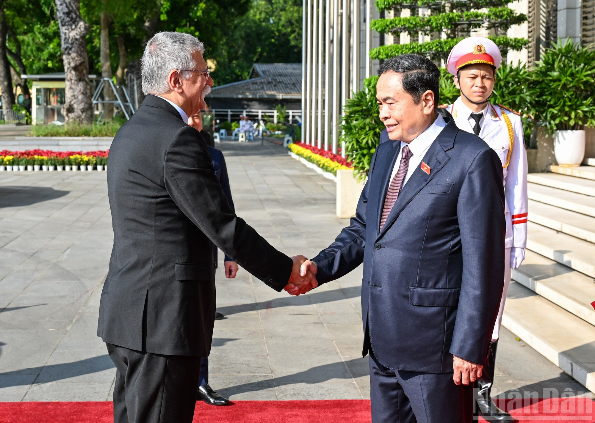 El presidente de la Asamblea Nacional (Parlamento) de Vietnam, Tran Thanh Man, recibe a su similar de Hungría, Laszlo Kover. El presidente de la Asamblea Nacional (Parlamento) de Vietnam, Tran Thanh Man, recibe a su similar de Hungría, Laszlo Kover.