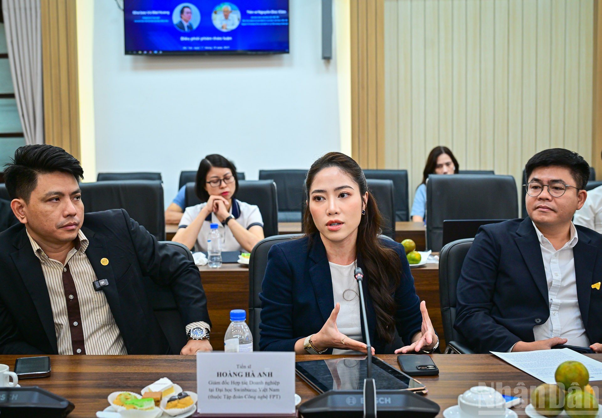 Hoang Ha Anh, representante de la Universidad Swimburne Vietnam, expone sus experiencias desde la perspectiva de las instituciones educativas. Hoang Ha Anh, representante de la Universidad Swimburne Vietnam, expone sus experiencias desde la perspectiva de las instituciones educativas.