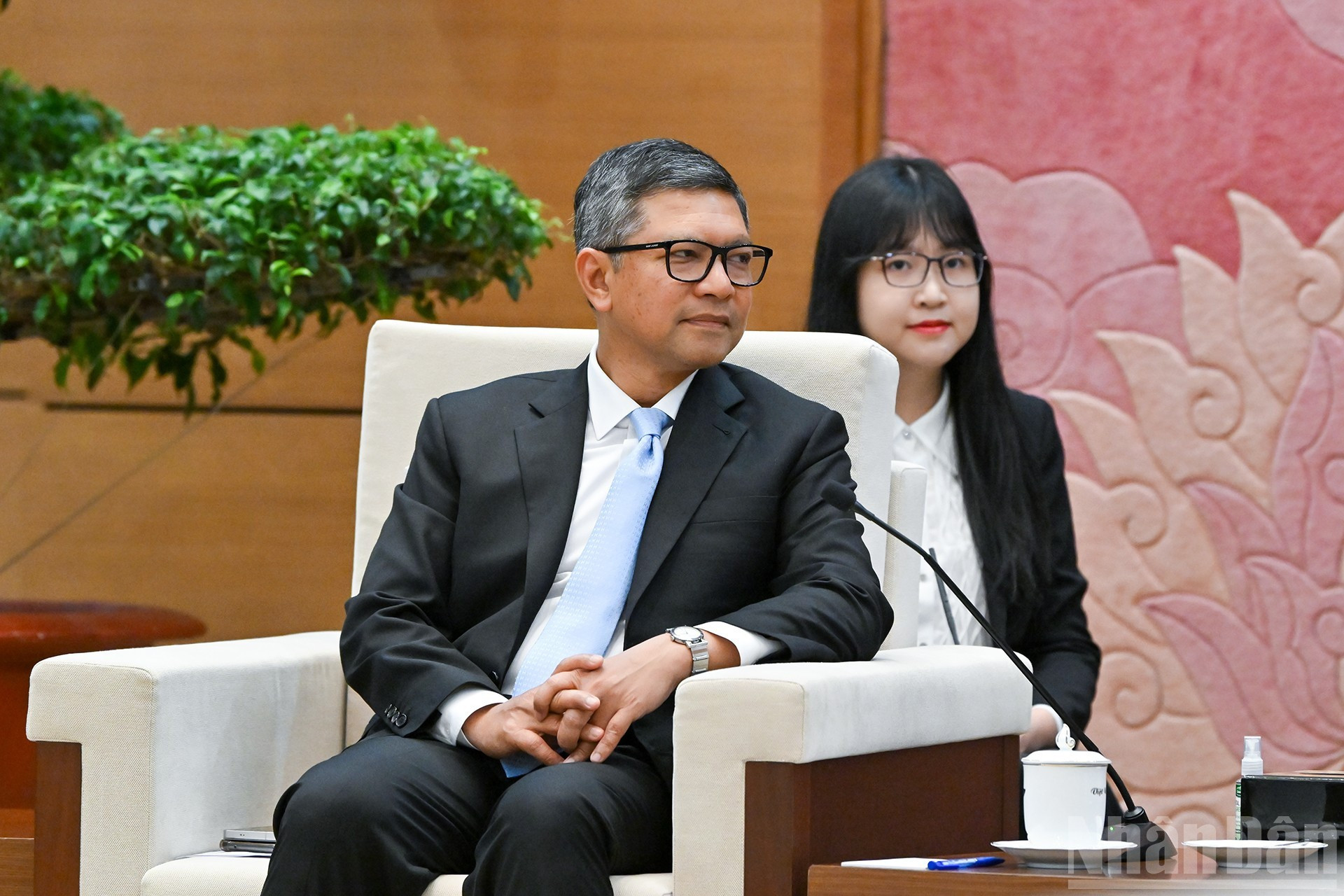 Denny Abdi interviene en la cita.