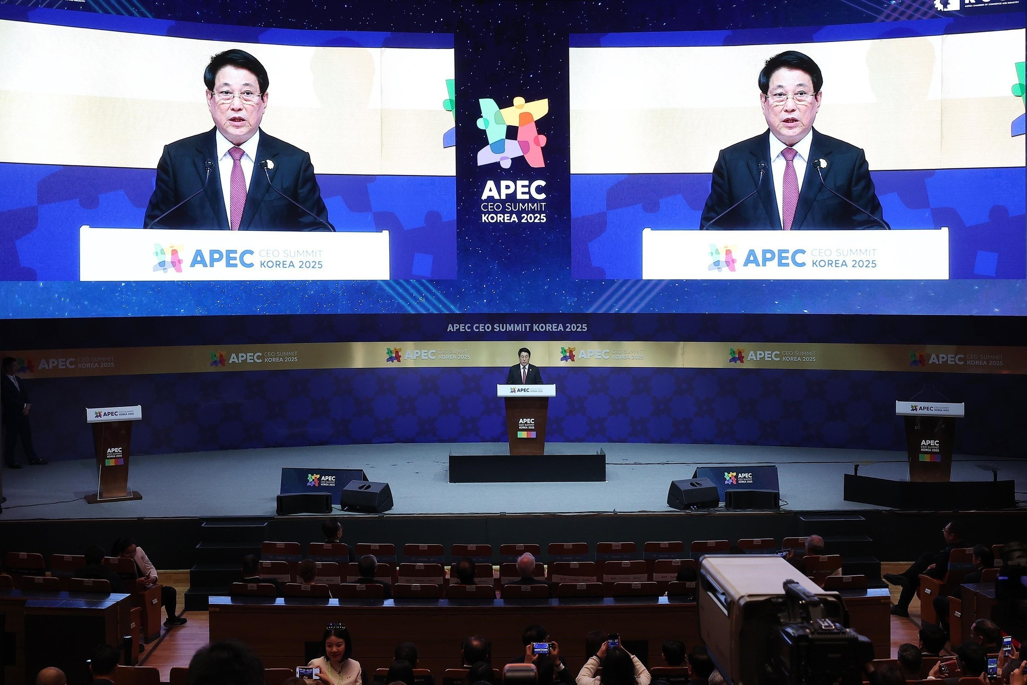 El presidente de Vietnam, Luong Cuong, interviene en la Cumbre de Directores Ejecutivos de APEC 2025. 