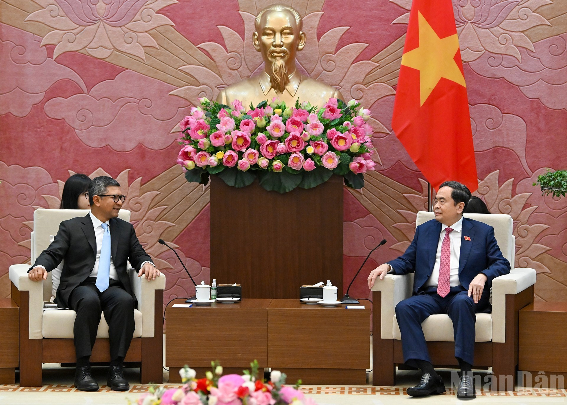 En el encuentro entre el dirigente vietnamita con el diplomático indonesio.