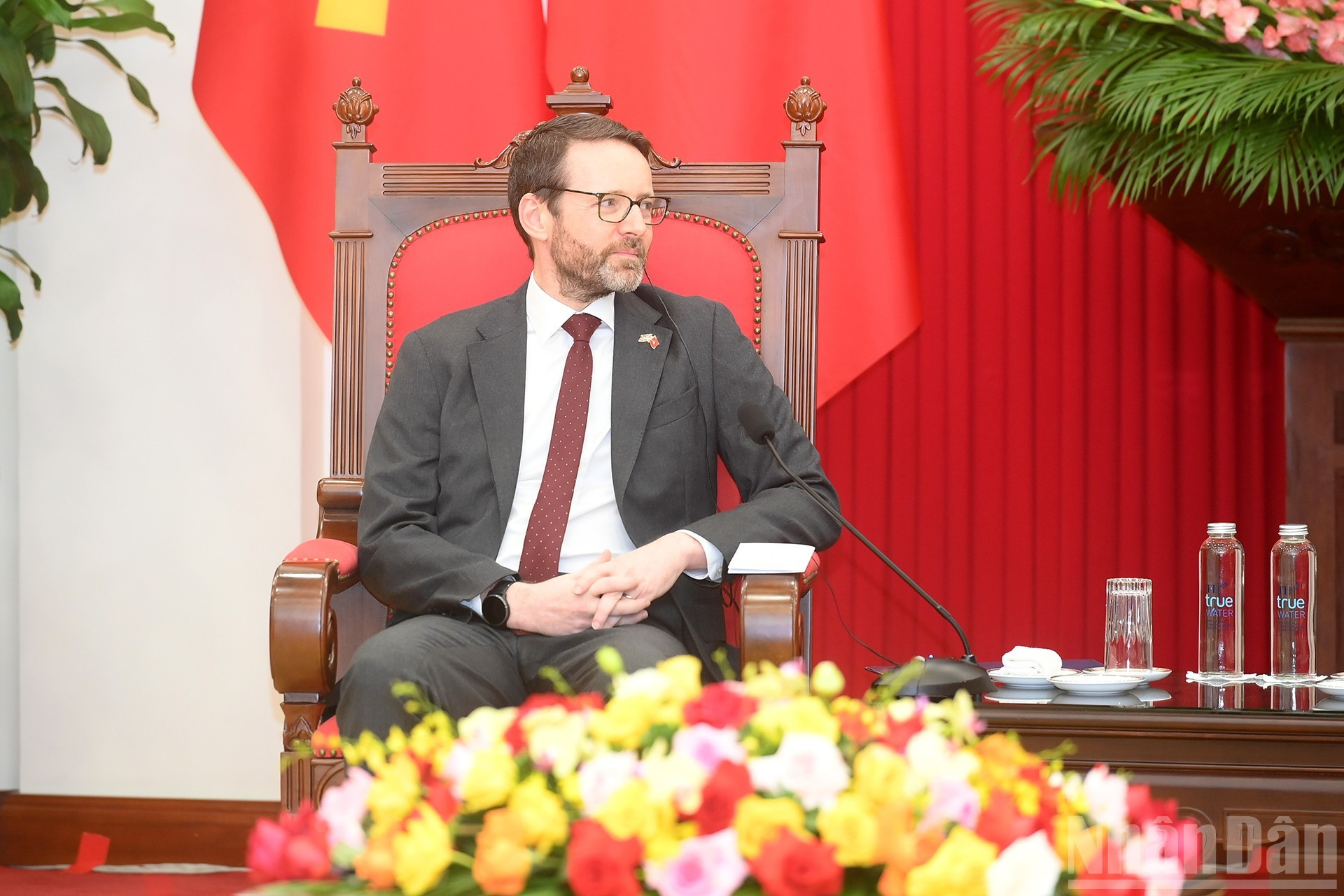 Iain Frew interviene en el evento.