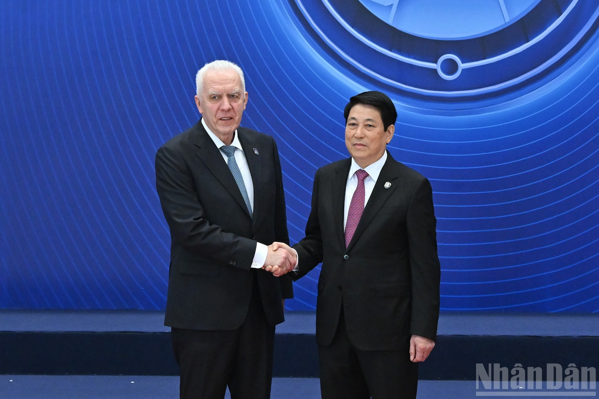 Luong Cuong da la bienvenida al fiscal general de Rusia. Luong Cuong da la bienvenida al fiscal general de Rusia.