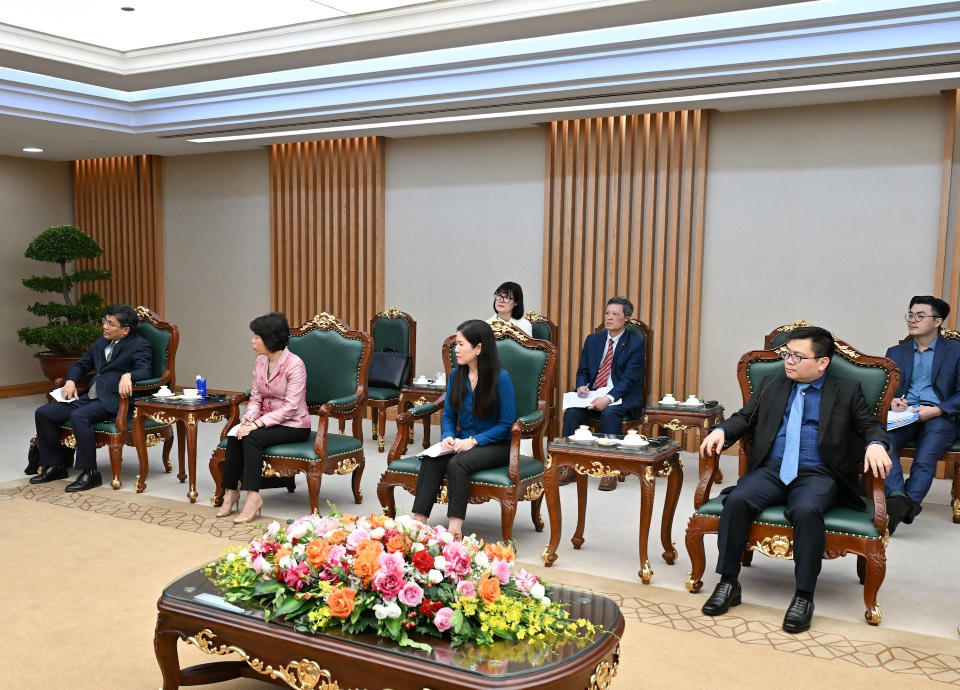 Asistentes vietnamita a la reunión.