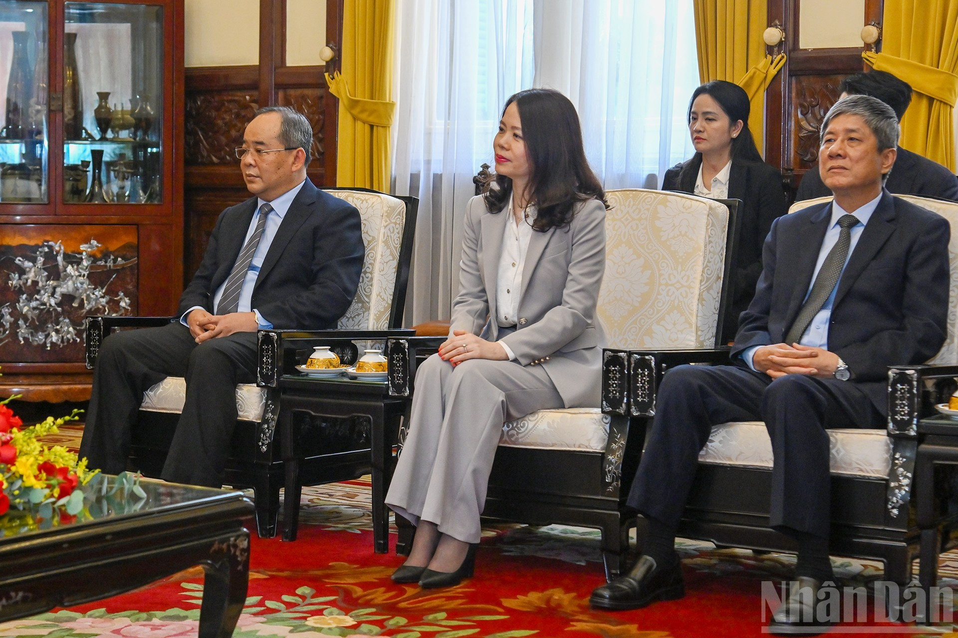 Asistentes vietnamitas en la reunión.