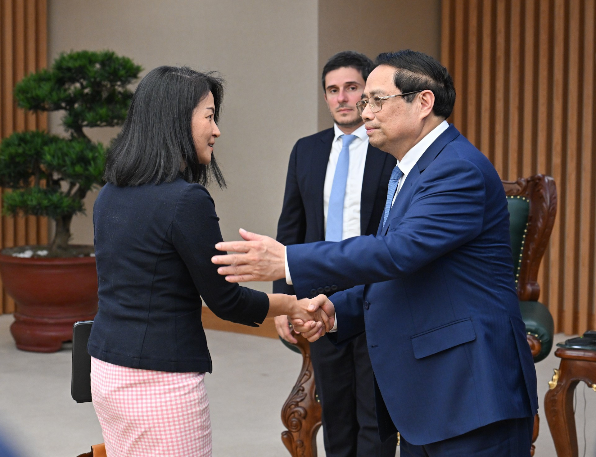 El primer ministro de Vietnam, Pham Minh Chinh, recibe a la delegación de FTSE Russell. El primer ministro de Vietnam, Pham Minh Chinh, recibe a la delegación de FTSE Russell.