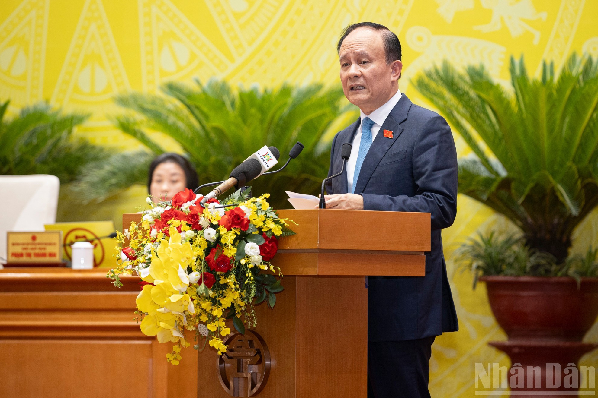 El presidente del Consejo Popular de Hanói, Nguyen Ngoc Tuan, pronuncia el discurso de apertura de la sesión.