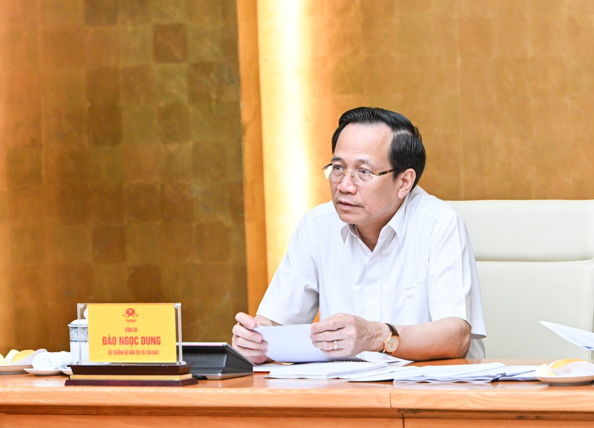 El ministro de Asuntos Étnicos y Religiosos, Dao Ngoc Dung, presenta su opinión.