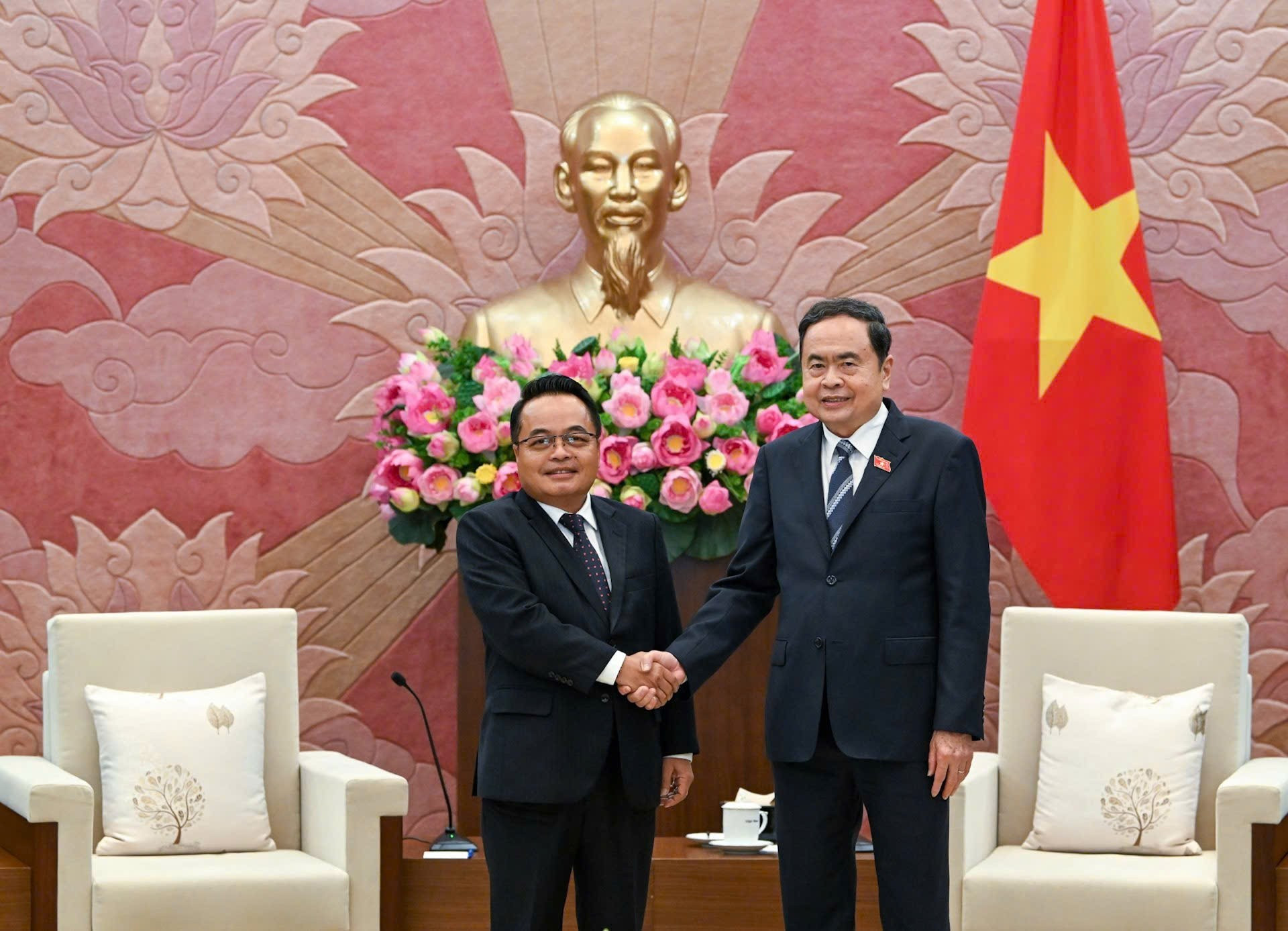 [Foto] Titular legislativo de Vietnam recibe al presidente de la Auditoría del Estado de Laos