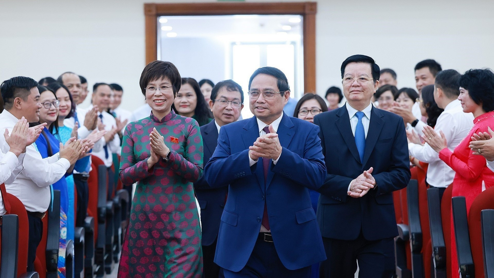 El primer ministro Pham Minh Chinh asiste a la XXVII Asamblea del Comité del Partido de la VNA para el mandato 2025-2030.