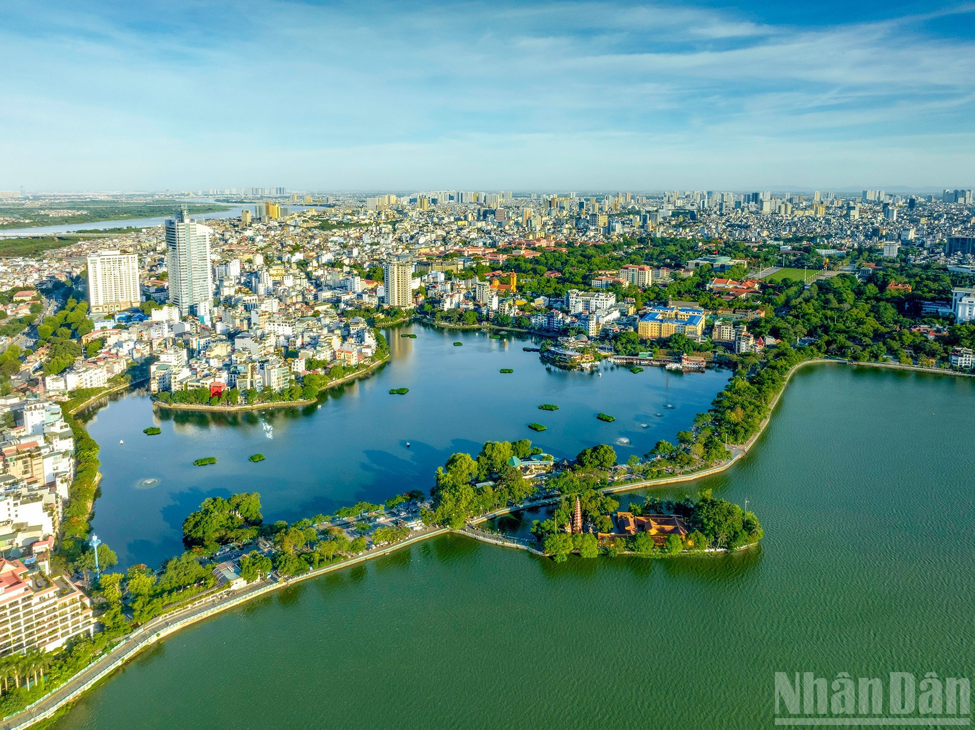 Obra: Lago del Oeste (Hanói) Autor: Nguyen Thi Kim Thinh Obra: Lago del Oeste (Hanói) Autor: Nguyen Thi Kim Thinh