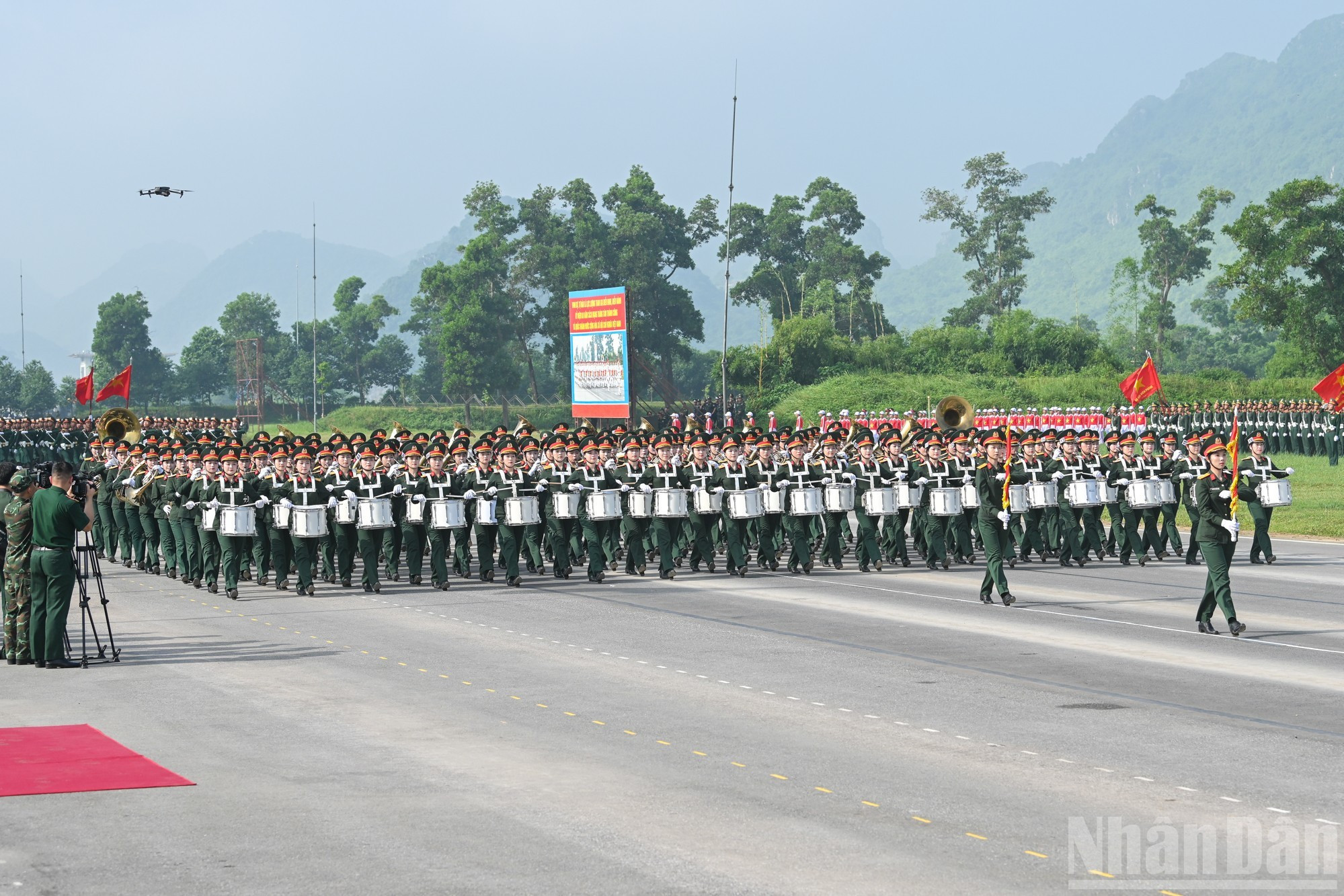 Bloque femenino de la Banda Militar. Bloque femenino de la Banda Militar.