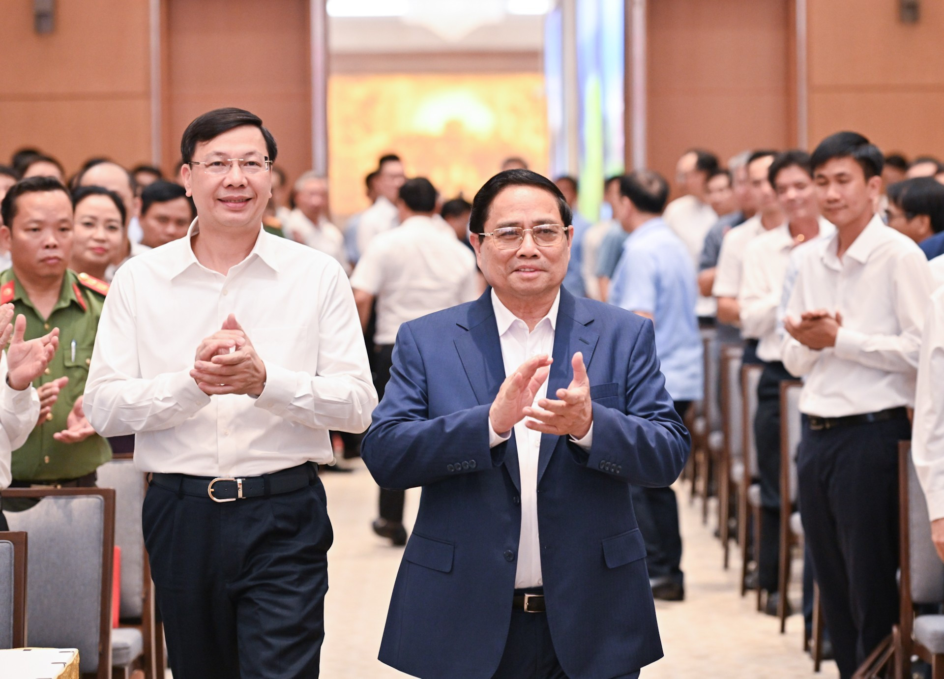 El primer ministro Pham Minh Chinh llega al evento. El primer ministro Pham Minh Chinh llega al evento.