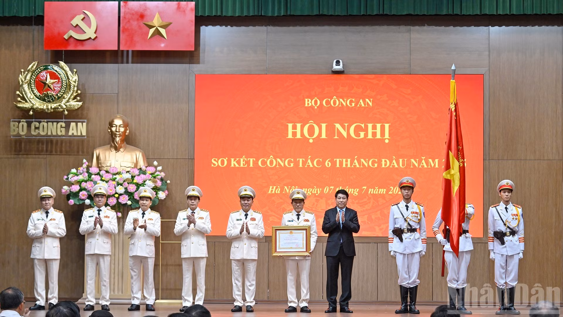 [Foto] Presidente vietnamita asiste a conferencia de balance semestral del Ministerio de Seguridad Pública