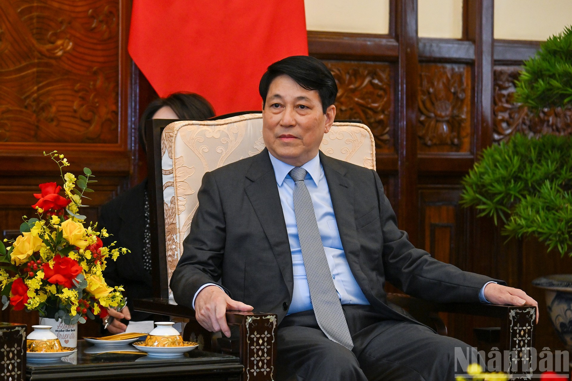 Luong Cuong habla en la cita.