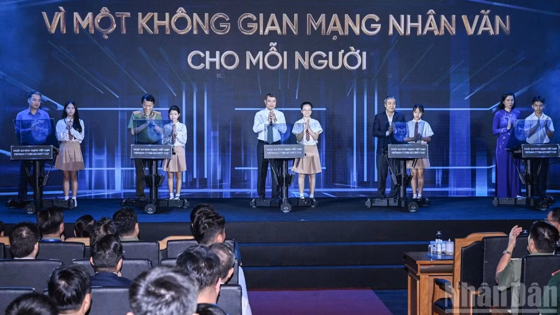 [Foto] Primer ministro asiste al mitin con motivo del Día de la Ciberseguridad de Vietnam
