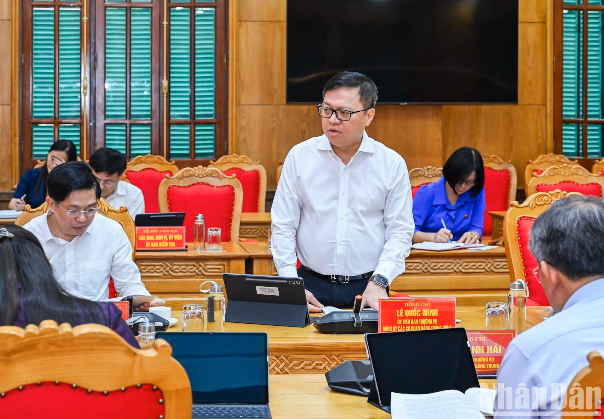 Le Quoc Minh, presidente-editor del periódico Nhan Dan (Pueblo), en la cita.