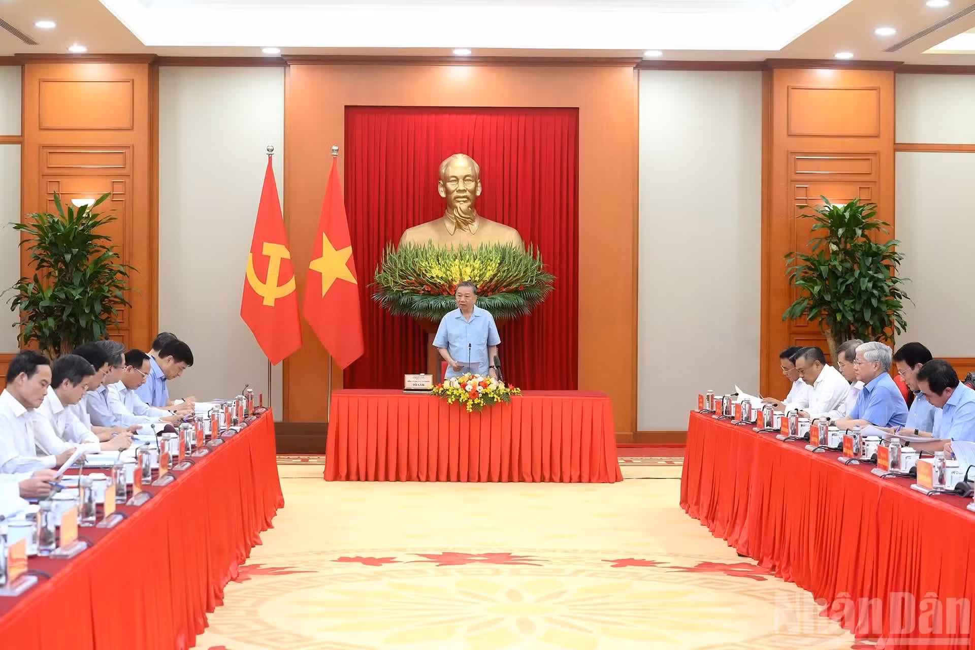 [Foto] Máximo dirigente de Vietnam preside reunión sobre el Proyecto de renovación del modelo de desarrollo nacional