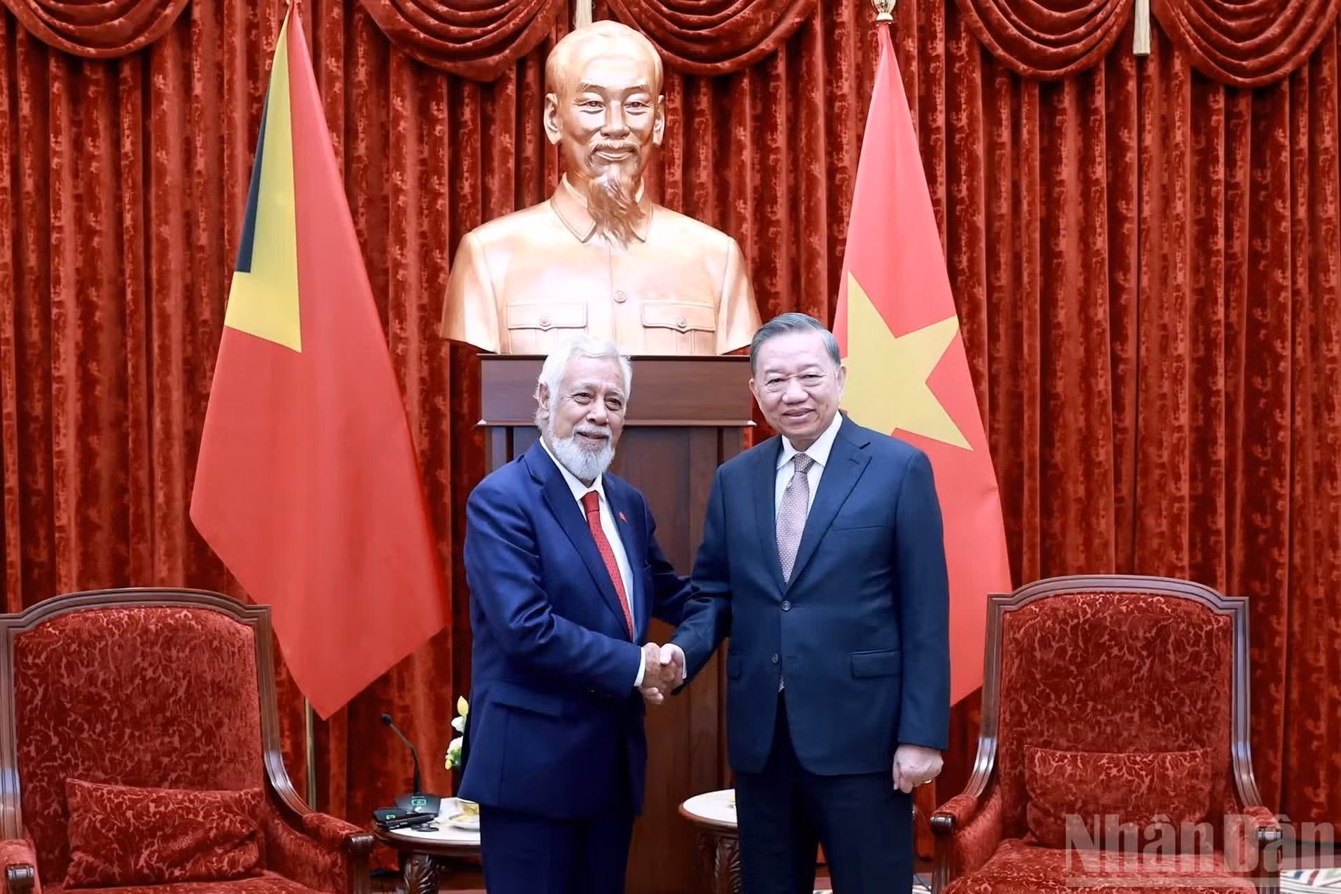 El secretario general del Partido Comunista y presidente de Vietnam, To Lam, y el primer ministro de Timor Oriental, Kay Rala Xanana Gusmão.