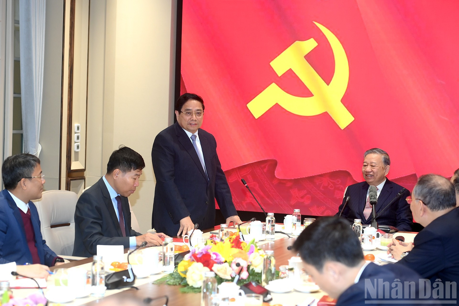 El primer ministro de Vietnam, Pham Minh Chinh, interviene en el evento.