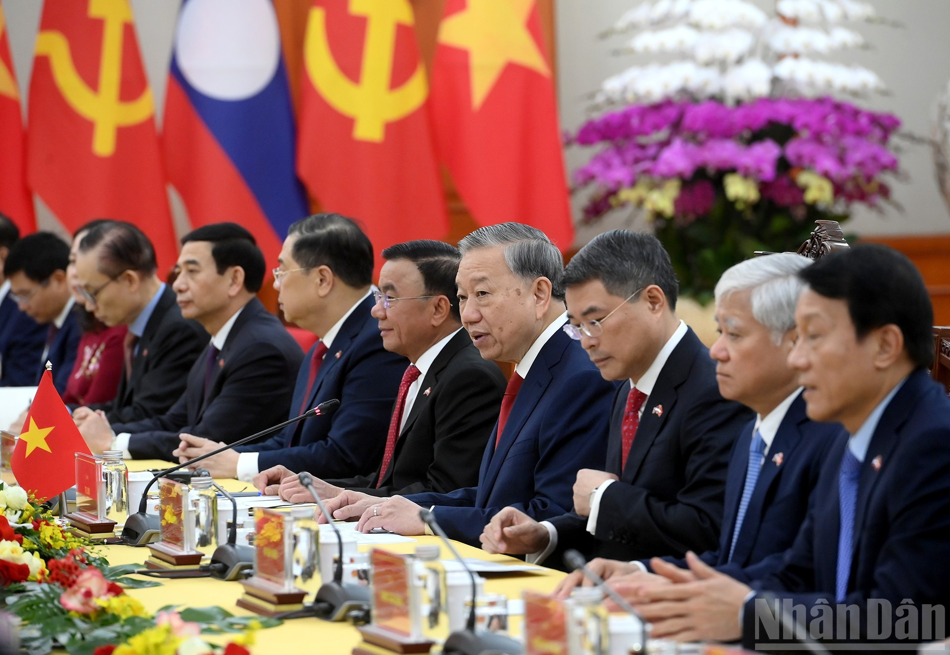 To Lam habla en el encuentro.