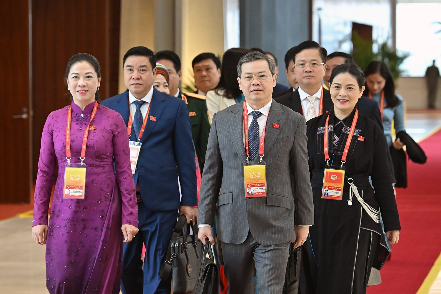 La delegación del Comité del PCV en la provincia de Tuyen Quang asiste a la sesión de clausura.