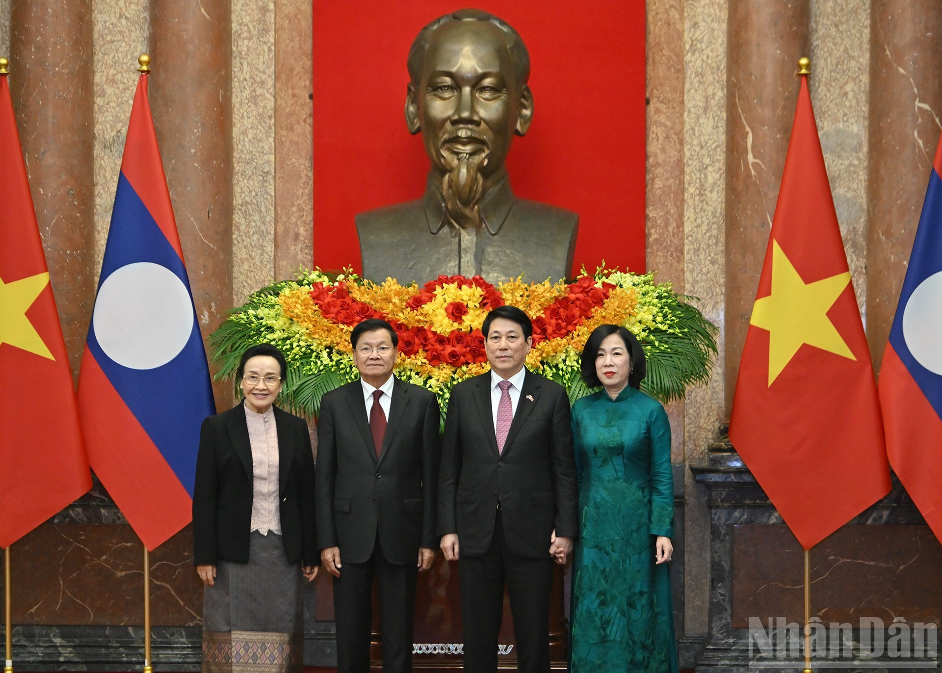 Ambos dirigentes y sus esposas.