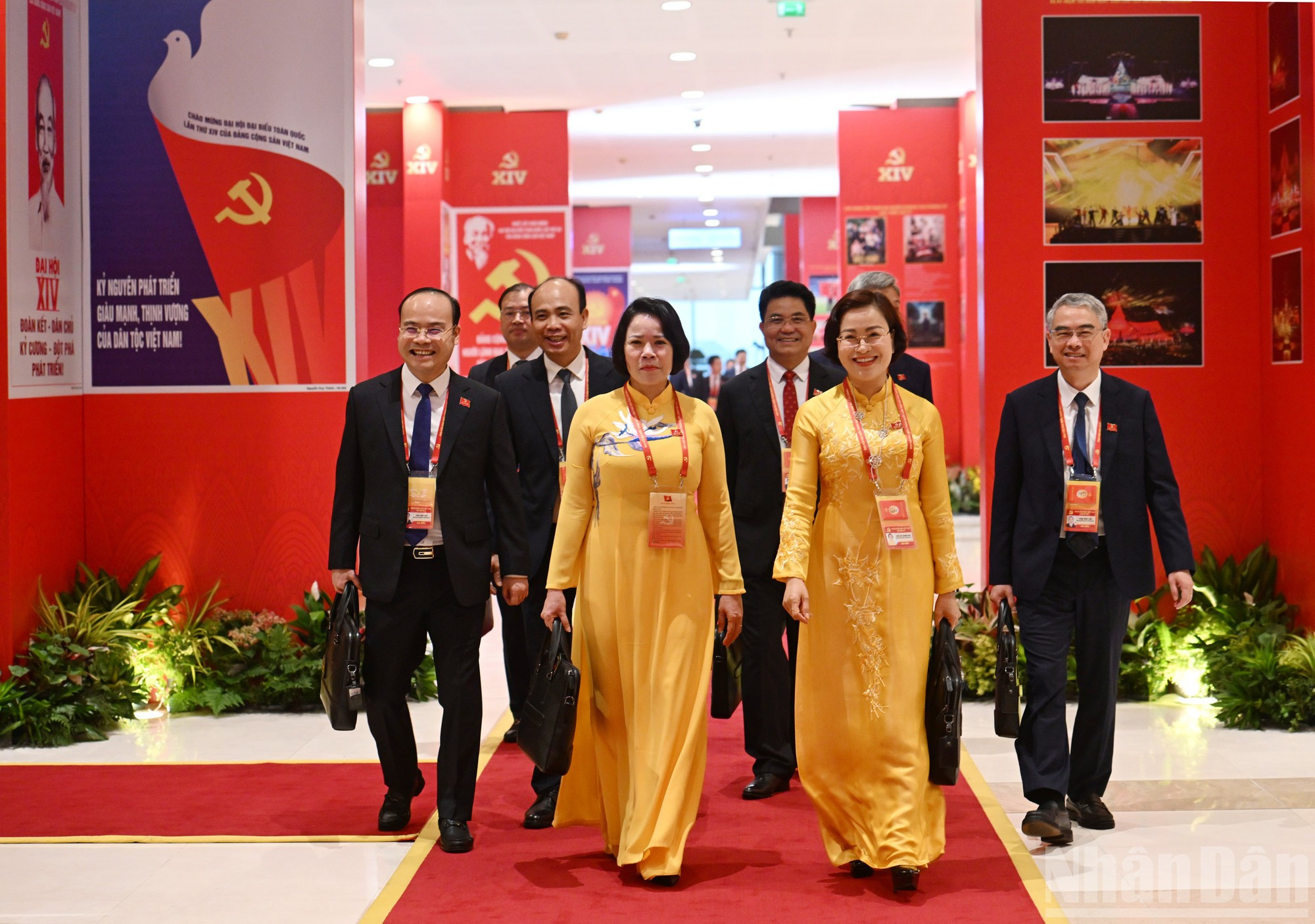 Delegados asisten al cuarto día de trabajo del Congreso.