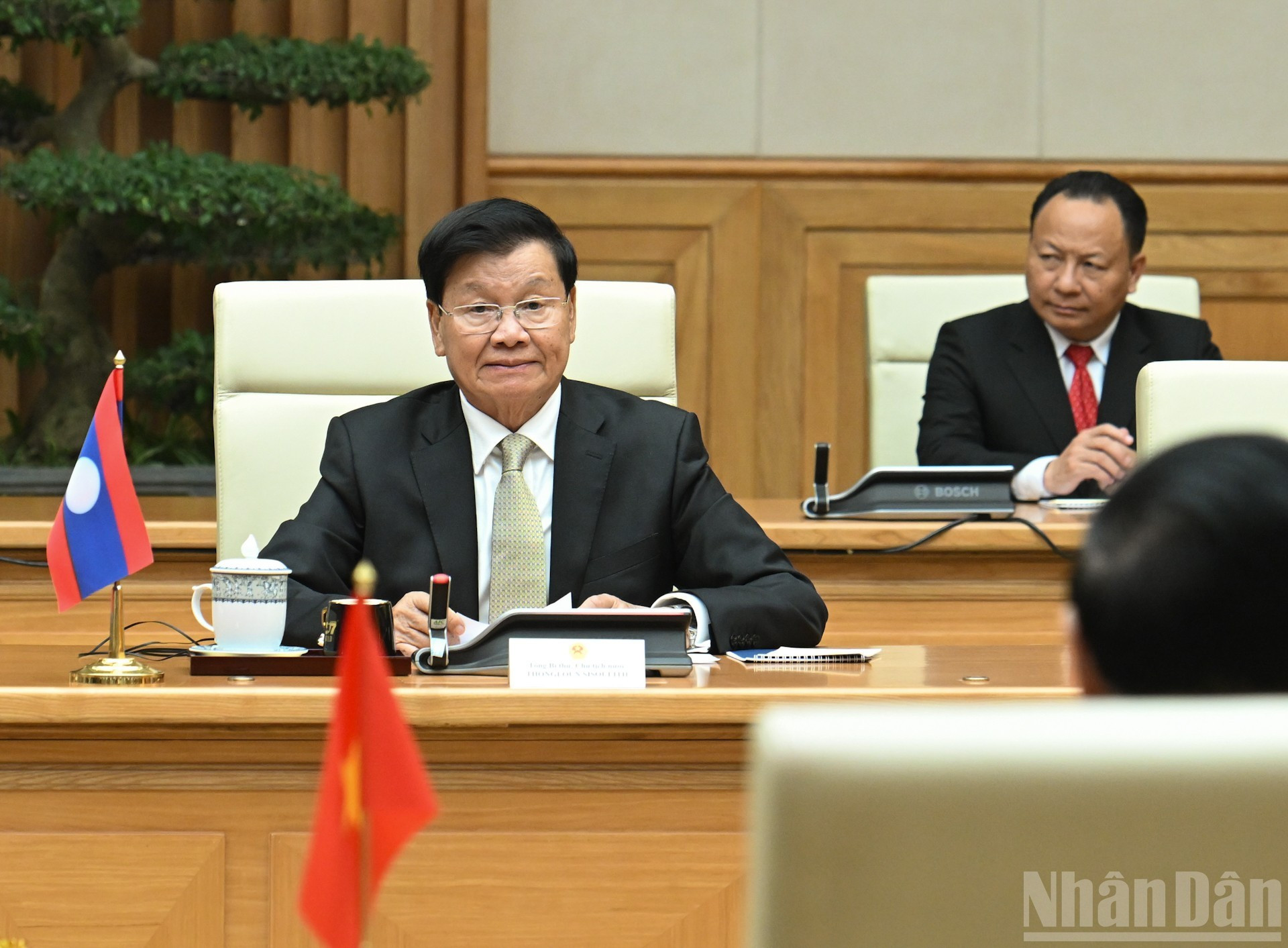 Líder laosianao habla en el encuentro.
