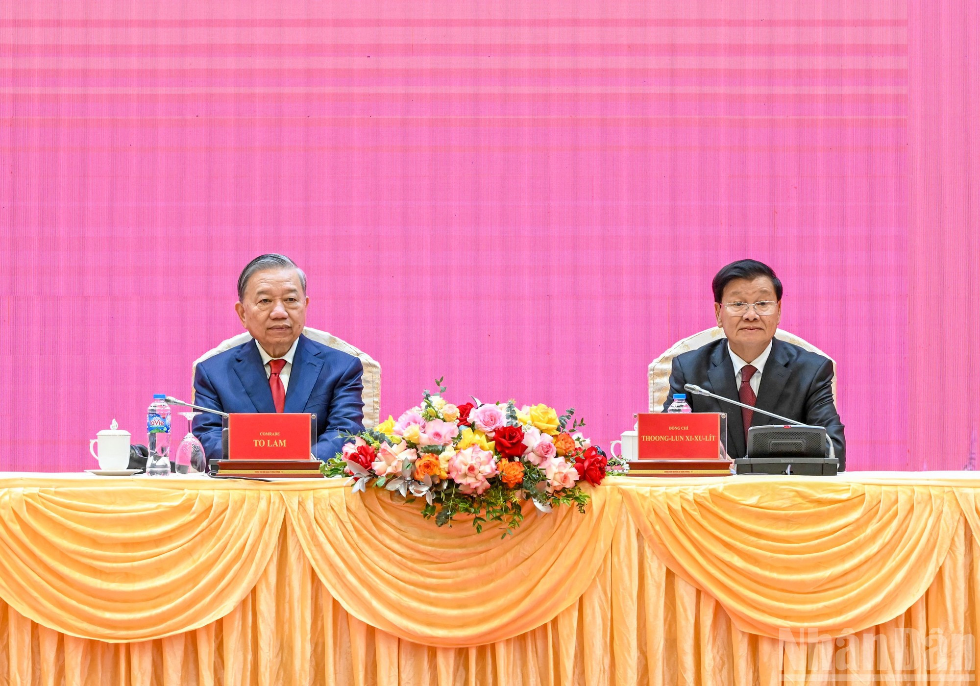 Los dos líderes en la conferencia.