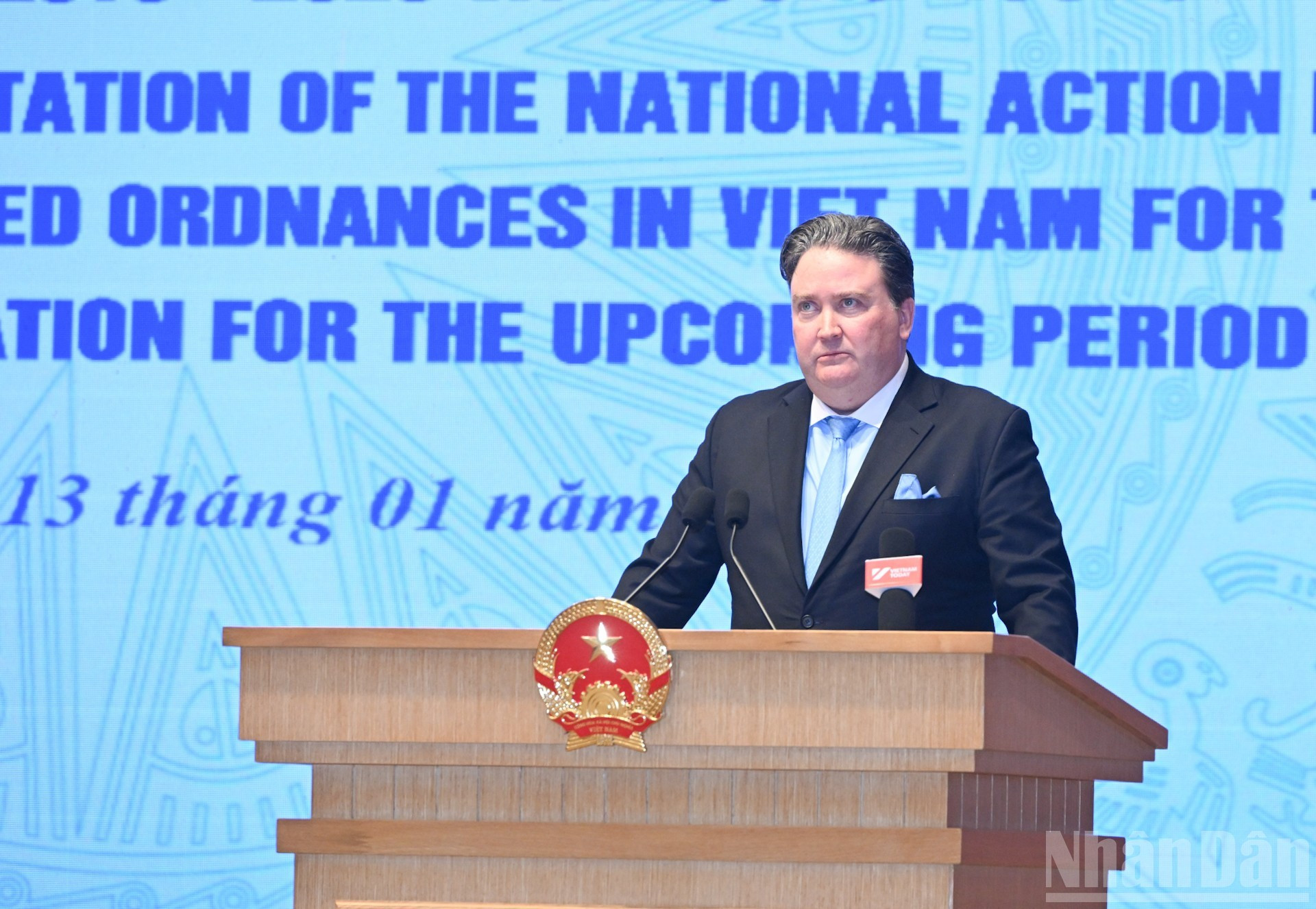 El embajador de Estados Unidos, Marc Knapper, habla en la conferencia.