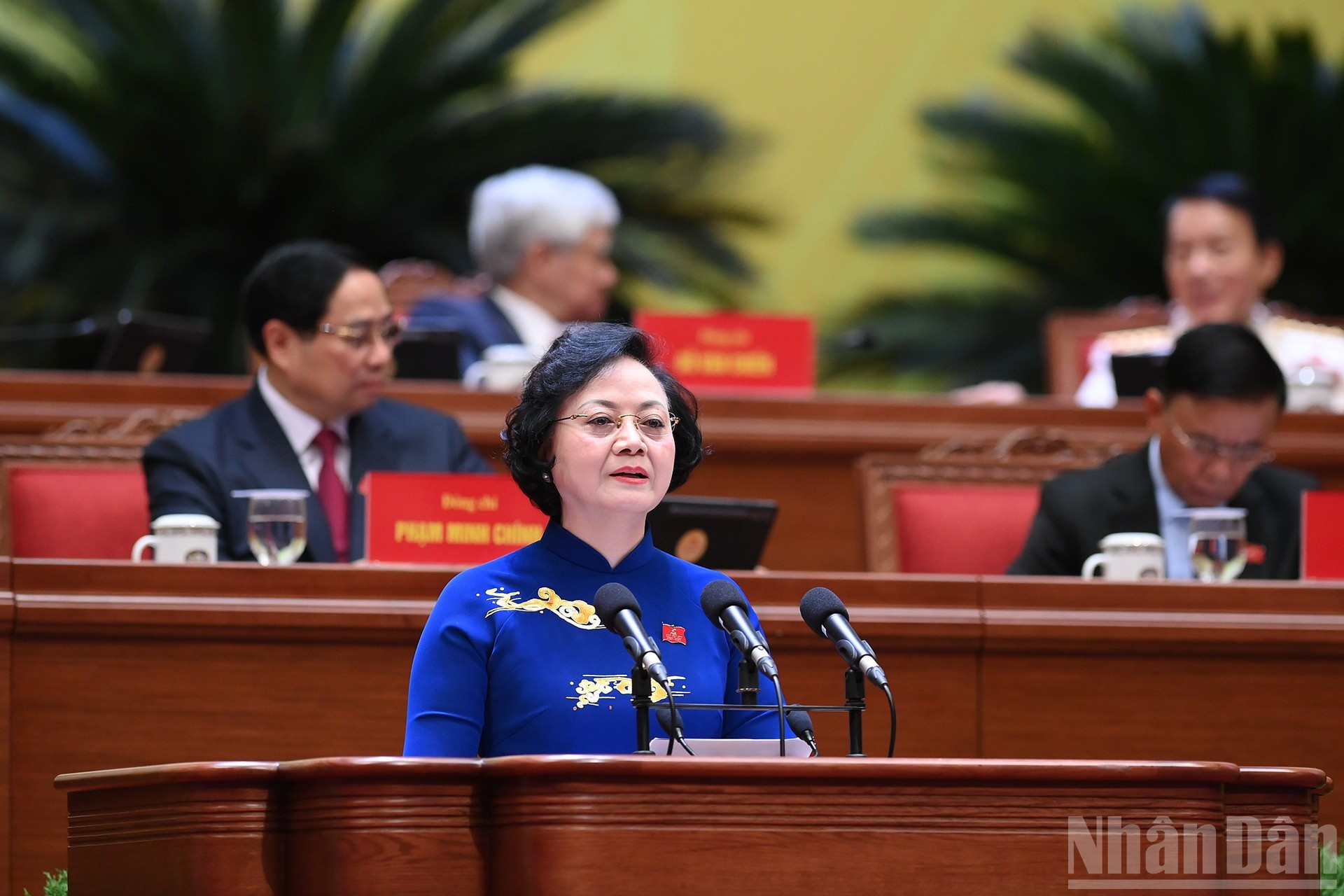 La viceministra Pham Thi Thanh Tra presenta una ponencia en el Congreso.