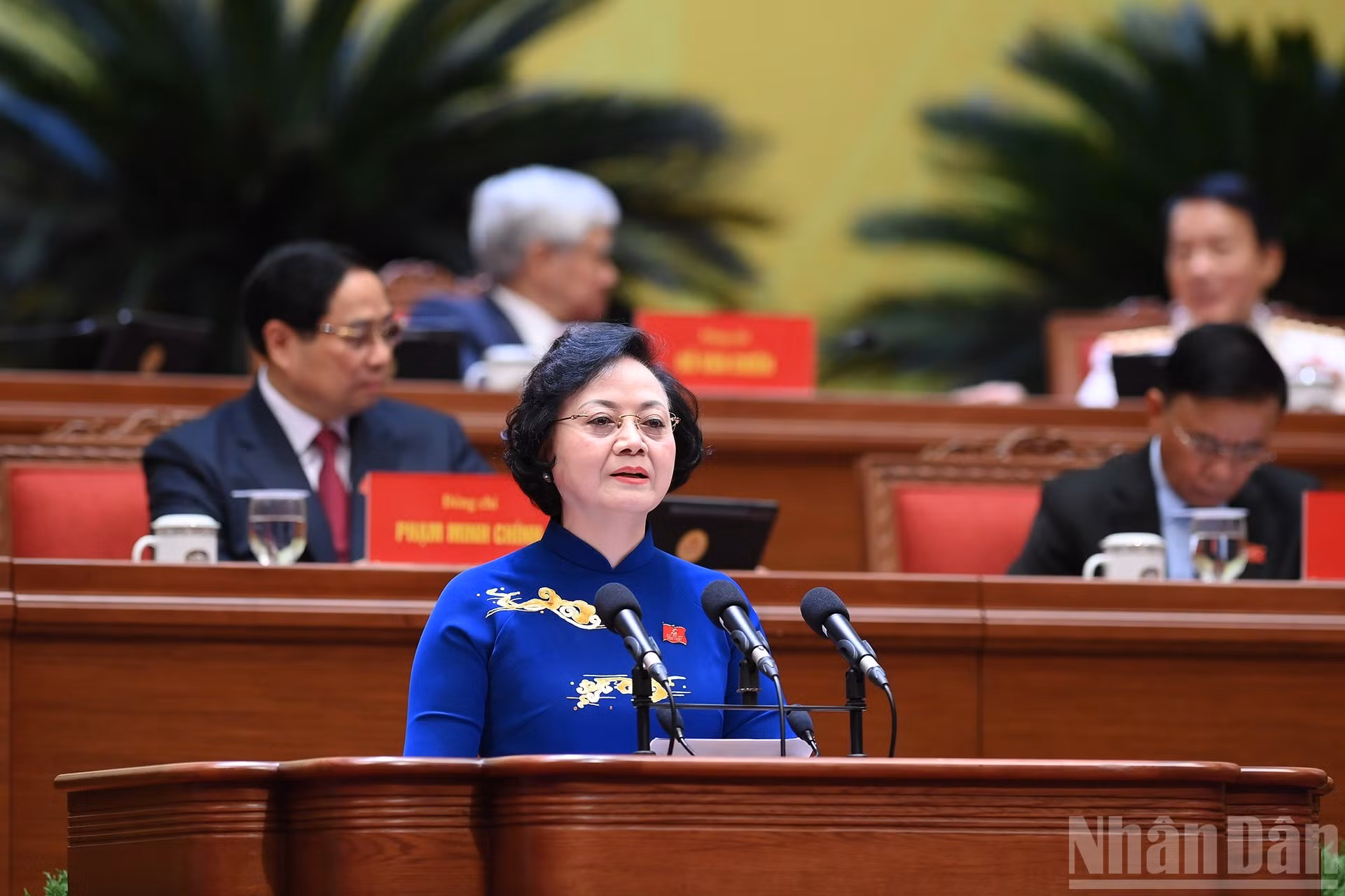 La viceministra Pham Thi Thanh Tra presenta una ponencia en el Congreso.
