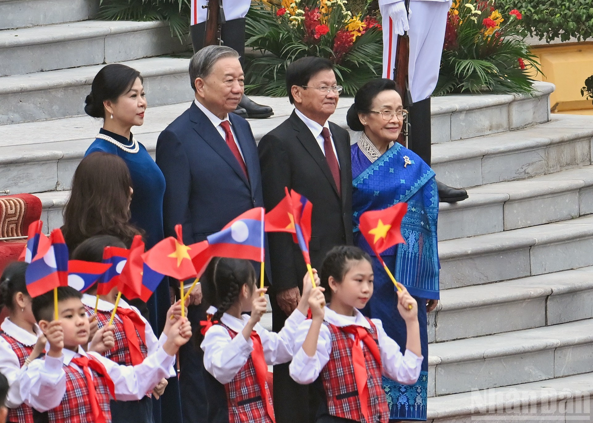 Ambos dirigentes con sus cónyuges.