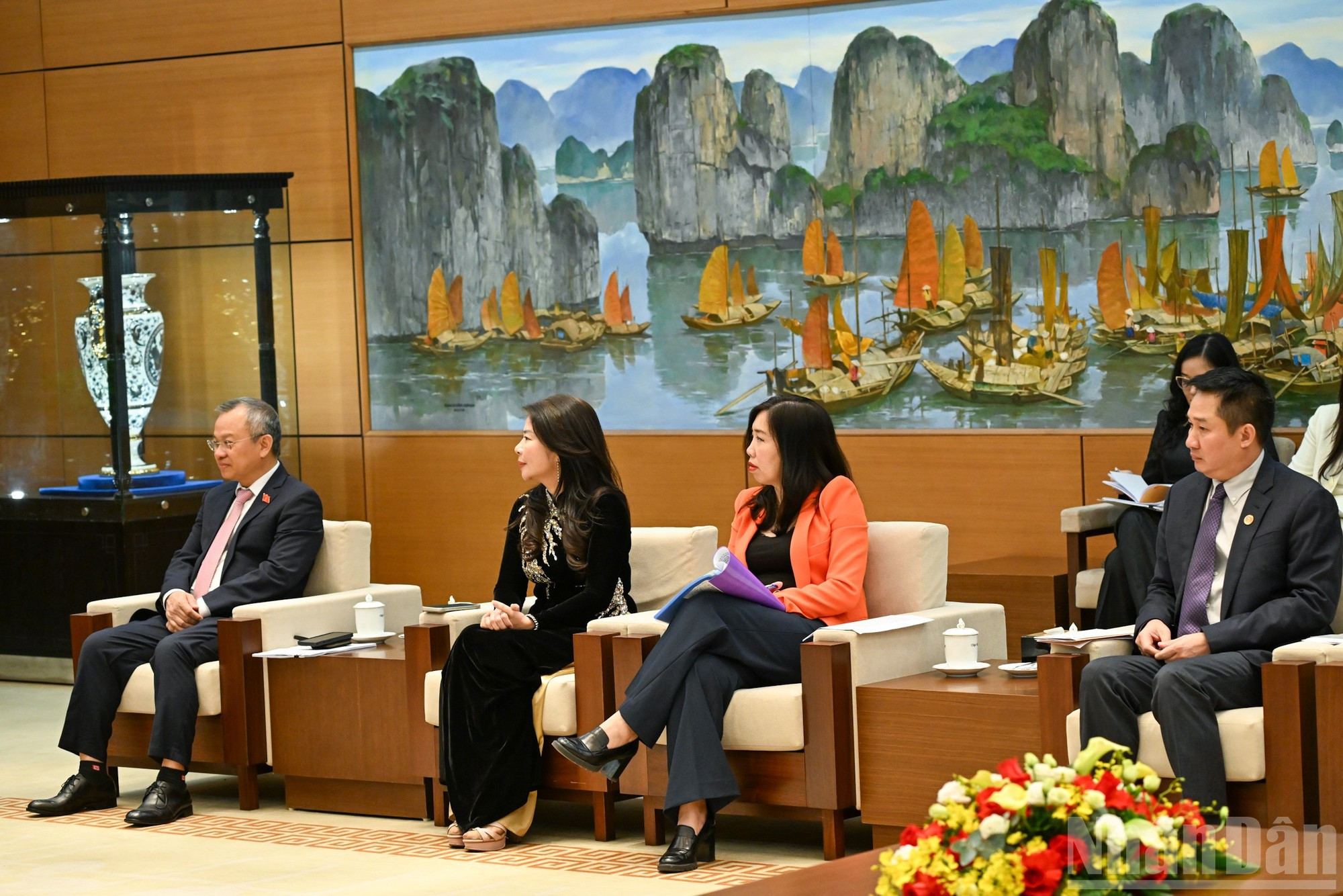 Asistentes vietnamitas en la reunión.