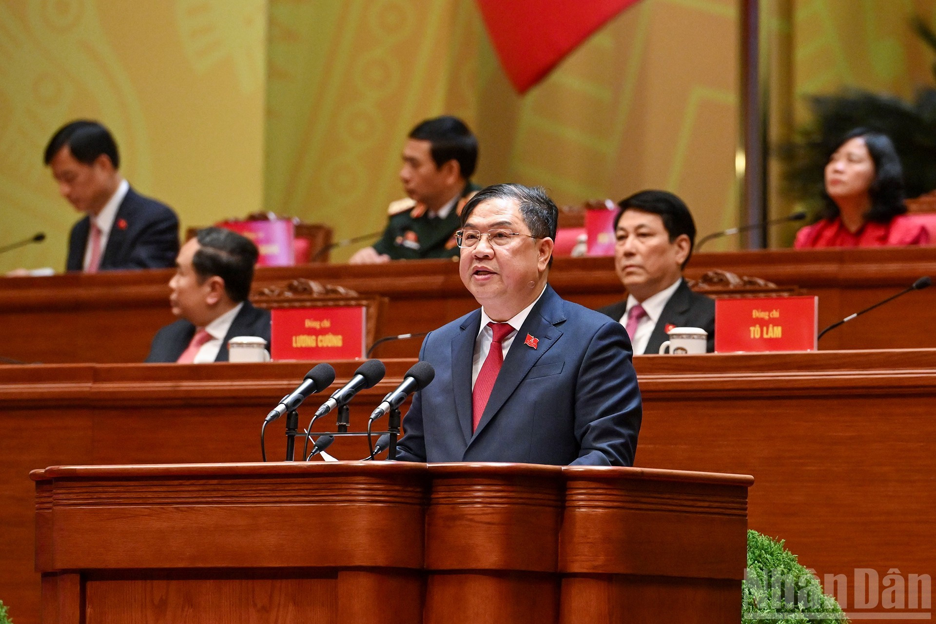 Pham Gia Tuc, jefe de la Oficina del Comité Central del PCV, habla en la cita.