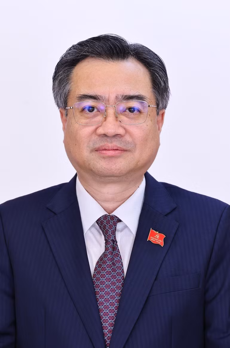 NGUYEN THANH NGHI, miembro del Comité Central del PCV, jefe de la Comisión de Políticas y Estrategias del Comité Central del PCV