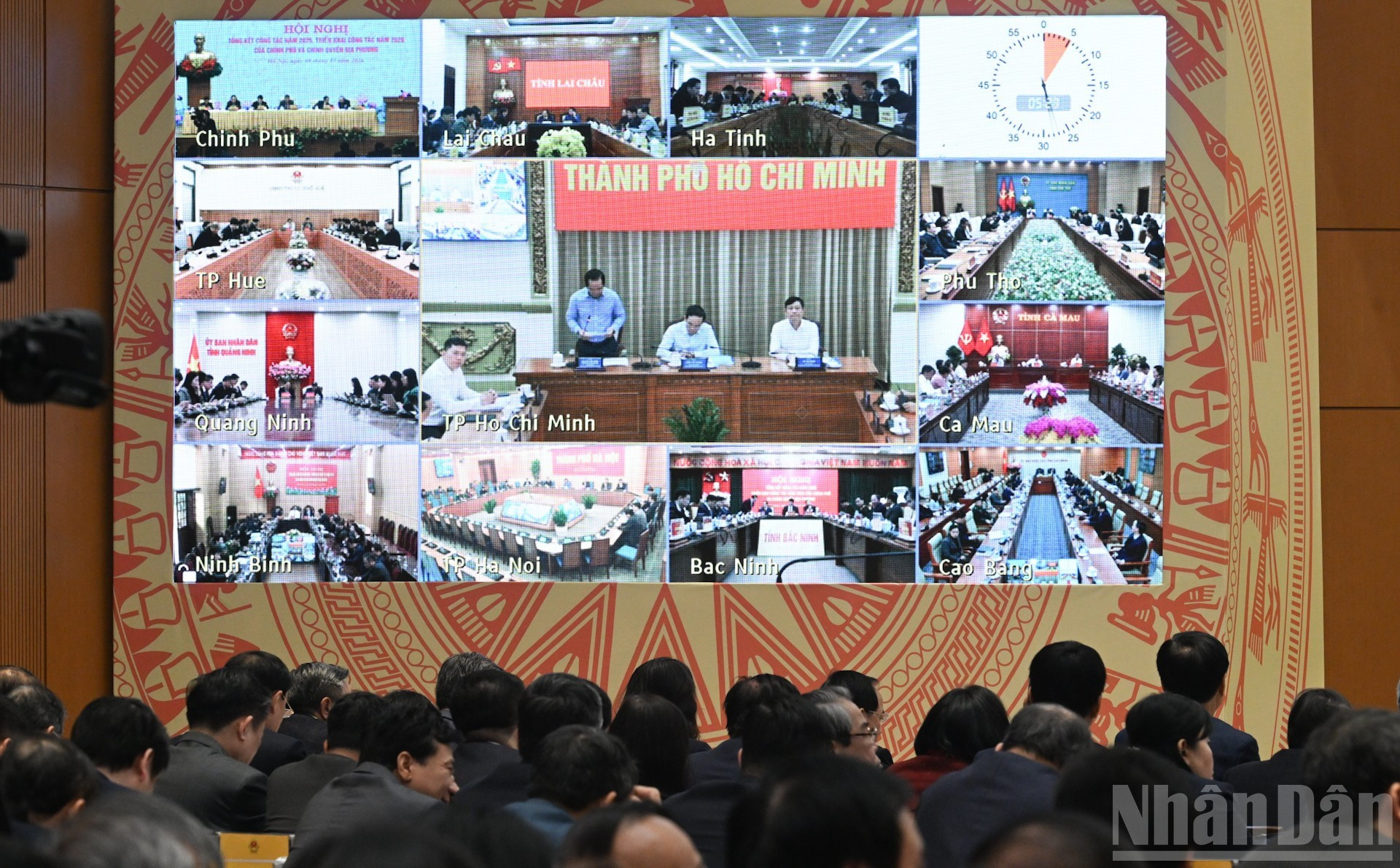 La conferencia tiene lugar en Hanói y es conectada en línea con las 34 provincias y ciudades de todo el país.