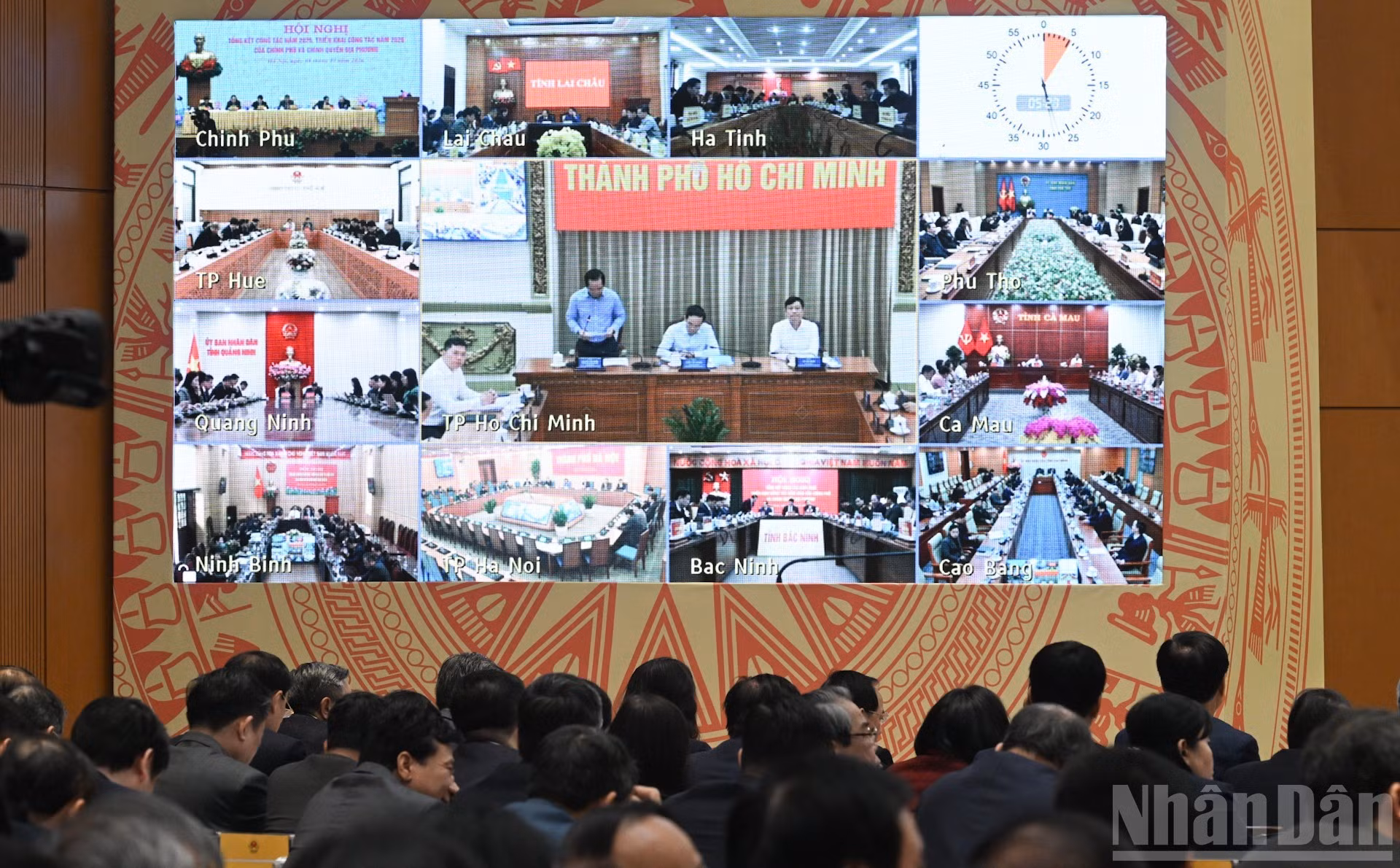 La conferencia tiene lugar en Hanói y es conectada en línea con las 34 provincias y ciudades de todo el país.