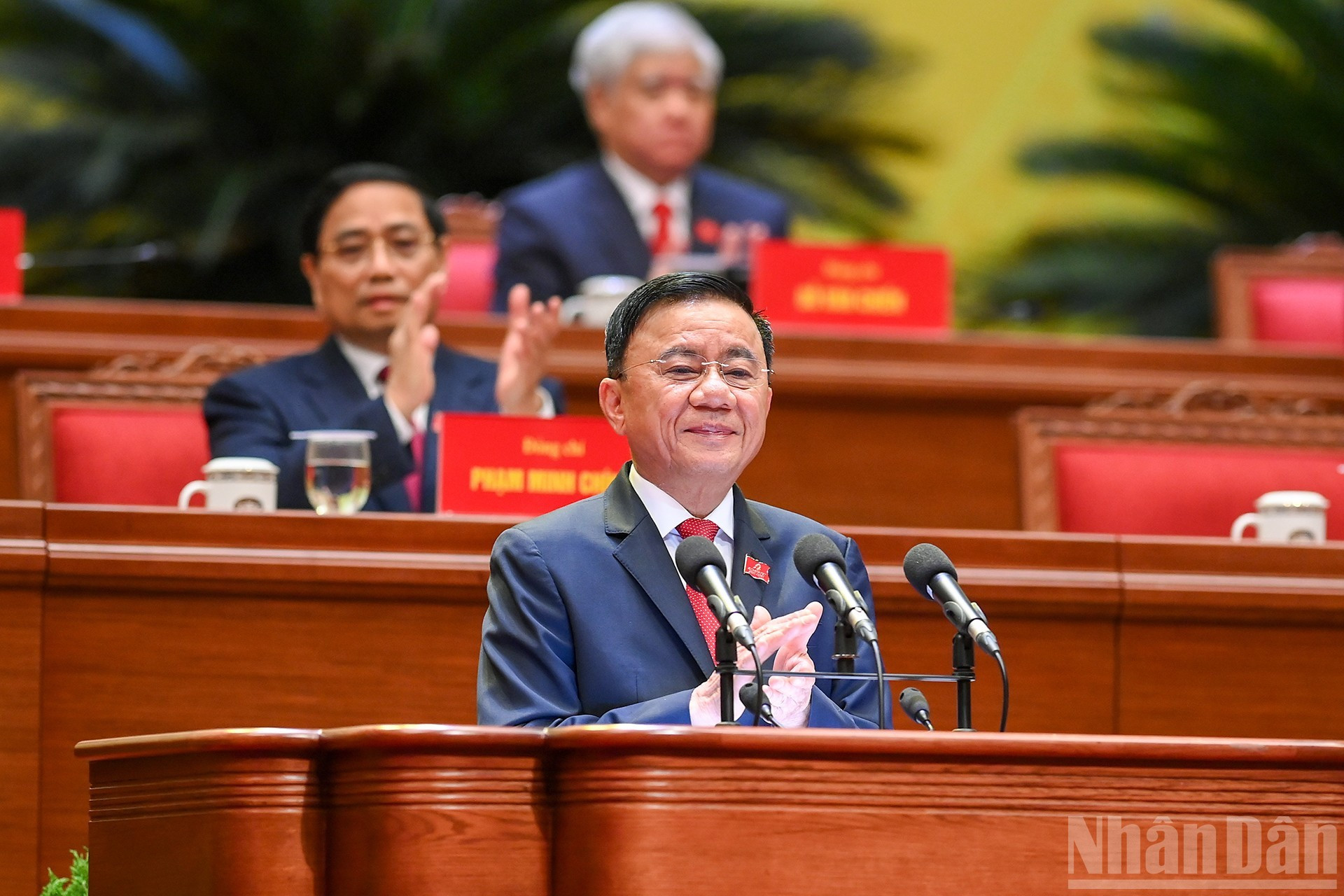 Tran Cam Tu, miembro del Buró Político y miembro permanente del Secretariado del Comité Central del PCV, habla en la sesión inaugural.