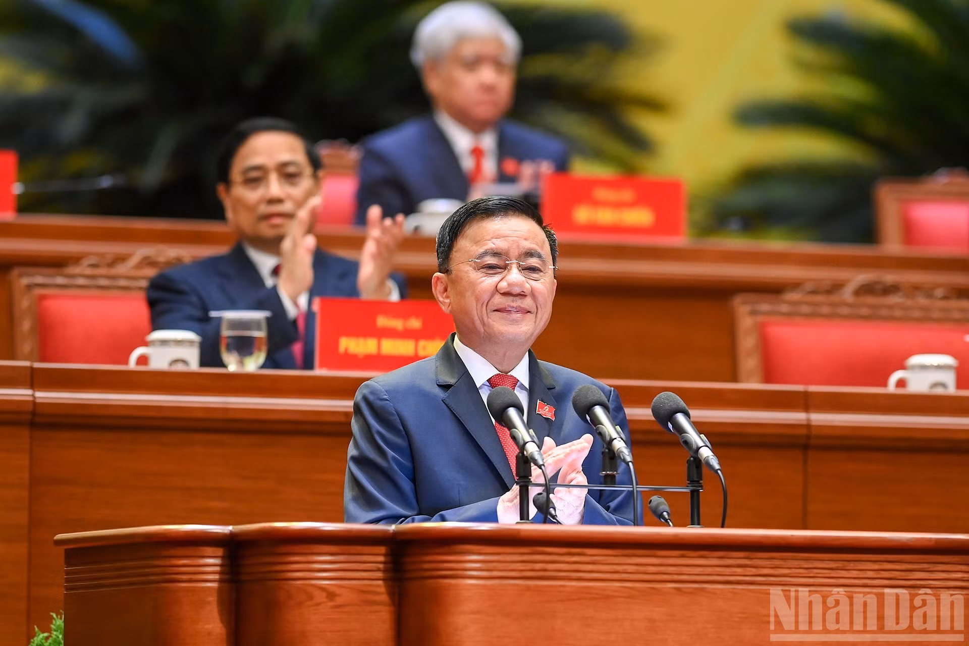Tran Cam Tu, miembro del Buró Político y miembro permanente del Secretariado del Comité Central del PCV, habla en la sesión inaugural.