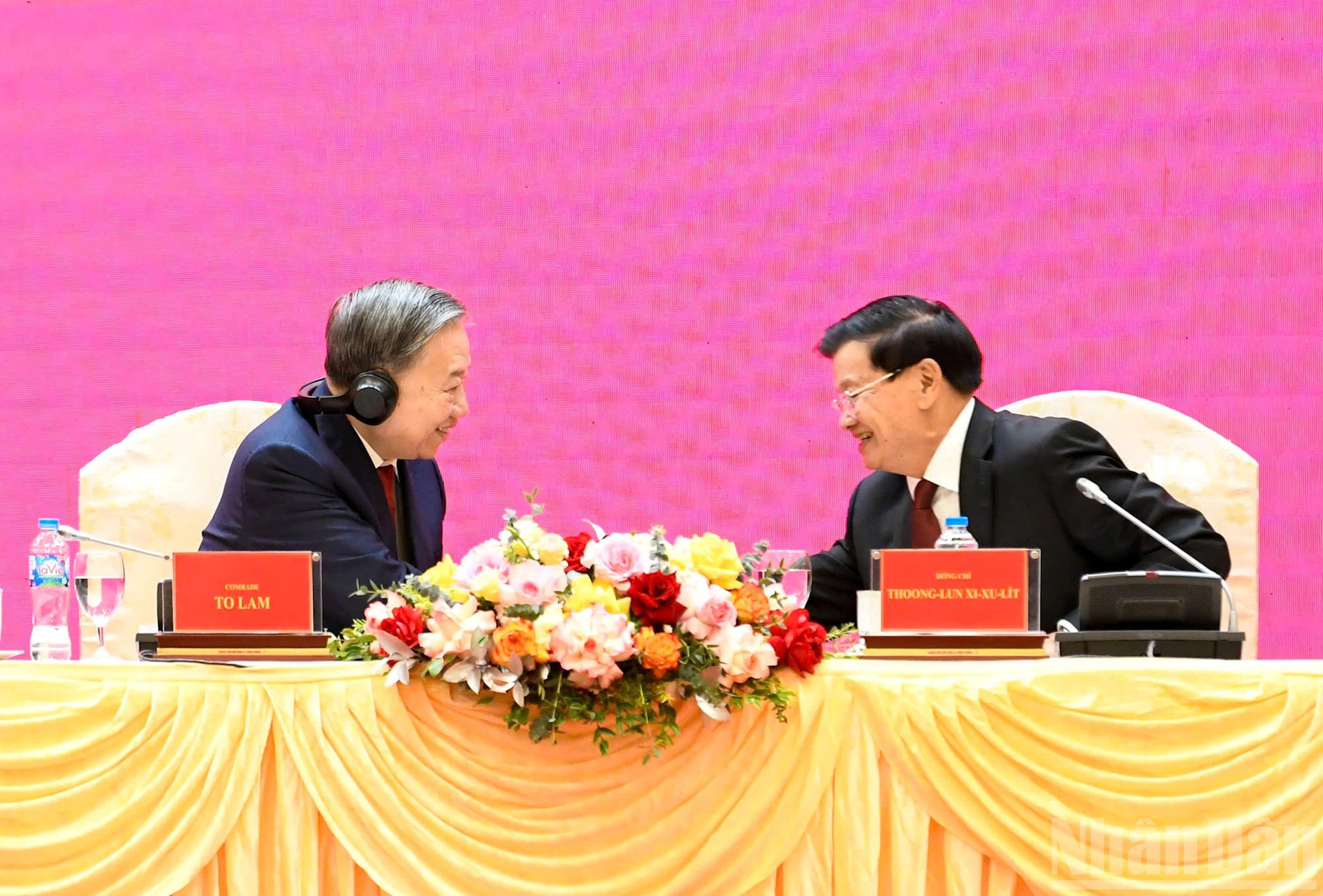 To Lam y Thongloun Sisoulith.