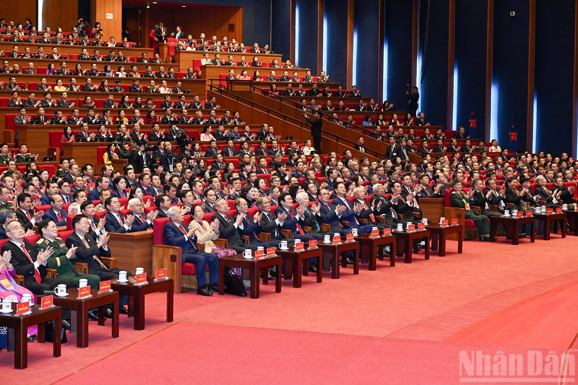 Vista de la sesión de clausura del XIV Congreso Nacional del PCV.