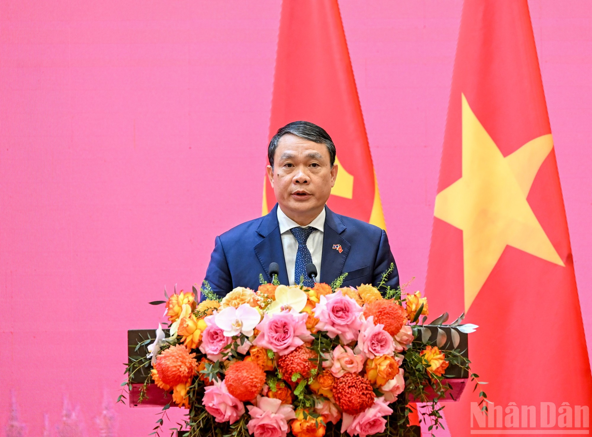 El subjefe de la Oficina del Comité Central del PCV, Dang Khanh Toan, pronuncia el discurso de apertura de la conferencia.