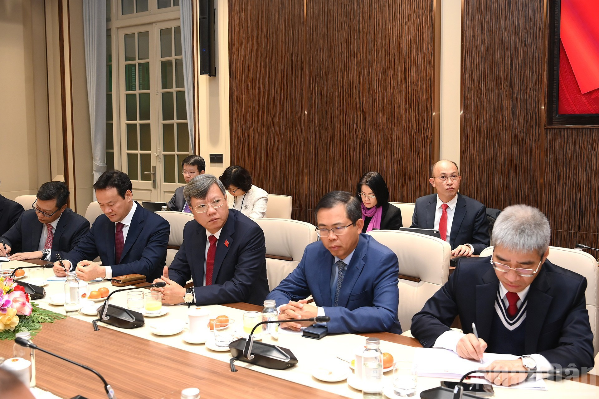 Embajadores y jefes de misiones diplomáticas de Vietnam en el exterior asistentes a la cita.